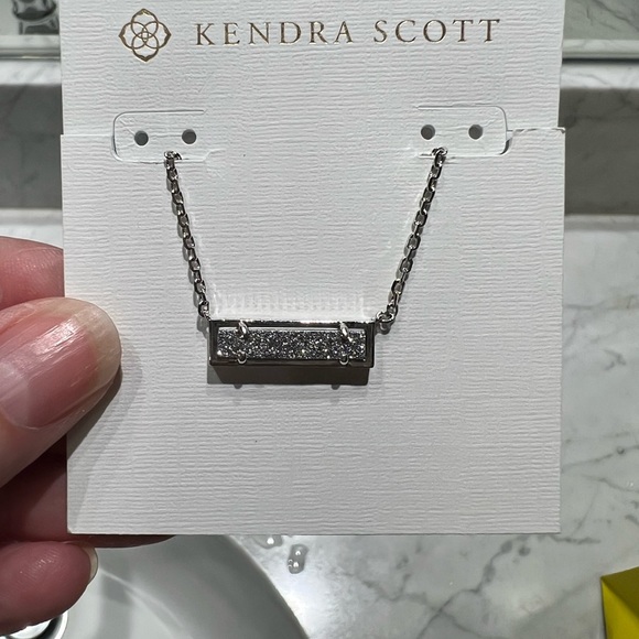 NIB Kendra Scott Leanor Silver Short Pendant Necklace - Picture 2 of 3